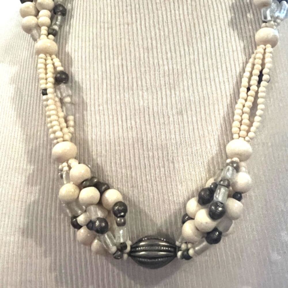 Bohemian Handmade Shell, Silver Beaded Fashion Jewelry Necklace - 12" in length - Picture 4 of 4